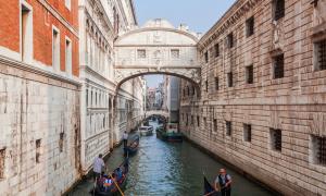 Bridges of Venice, legends and history