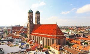 A müncheni Frauenkirche titkai: építéstörténet és érdekességek