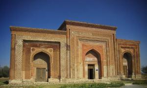 Guzgen Kirgizisztán.  Uzgen városa.  A Karakhanid-dinasztia mauzóleuma
