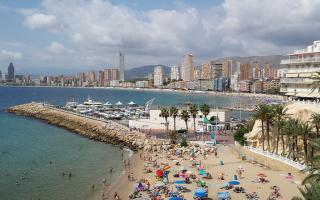 How to get from Alicante airport by bus