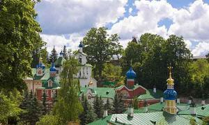 Манастир Псков-Пештери
