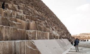Seitsemän maailman ihmettä Egyptin pyramidi Gizassa